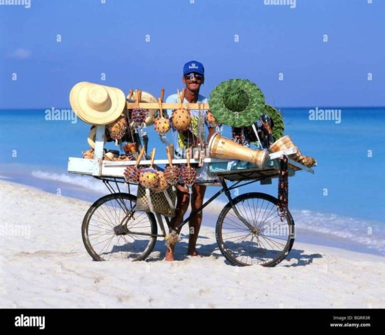 vendeurs-de-souvenirs-sur-la-plage-de-varadero-ce-quil-faut-savoir