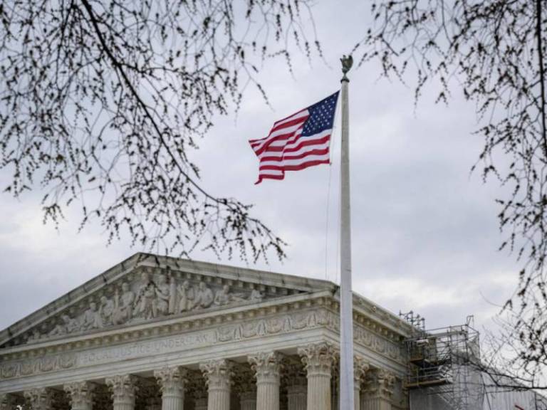 la-cour-supreme-autorise-donald-trump-a-revoquer-le-statut-legal-de-plus-de-500-000-immigres