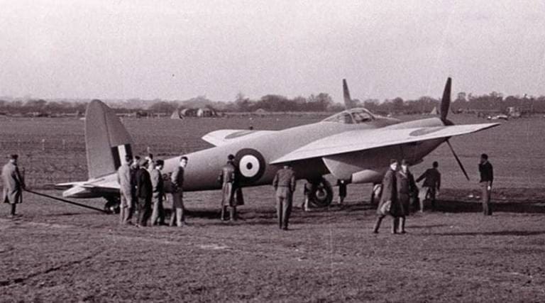 les vieux avions qui pulverisent contre les moustiques a varadero